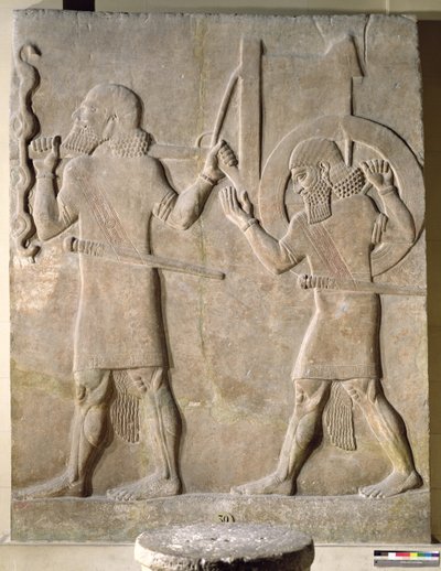 Relieve que representa a dos soldados llevando el carro de guerra del rey, del Palacio de Sargón II, Khorsabad, Irak de Assyrian